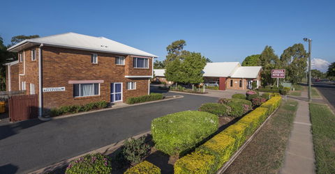 Emerald Maraboon Motor Inn - E Caravan Parks 5