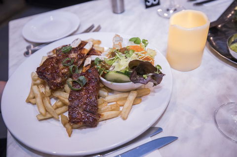 Emerald Maraboon Motor Inn - E Caravan Parks 16