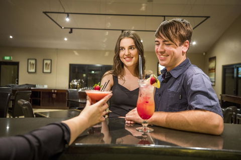 Emerald Maraboon Motor Inn - E Caravan Parks 17