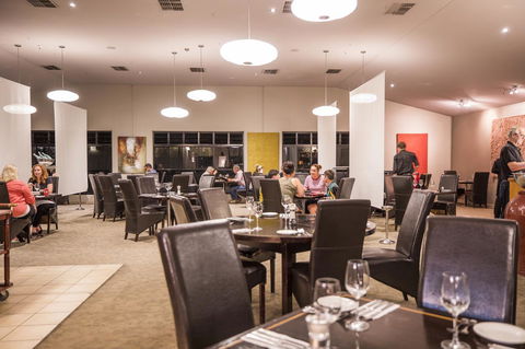 Emerald Maraboon Motor Inn - E Caravan Parks 14