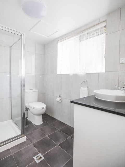 Emerald Maraboon Motor Inn - E Caravan Parks 29