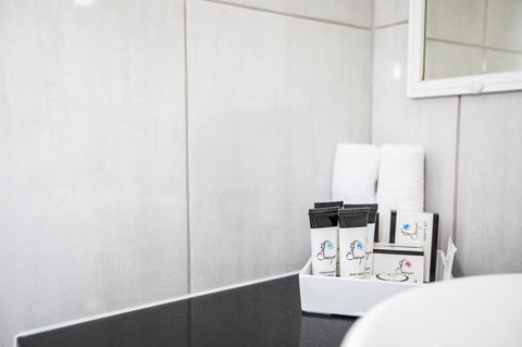 Emerald Maraboon Motor Inn - E Caravan Parks 30