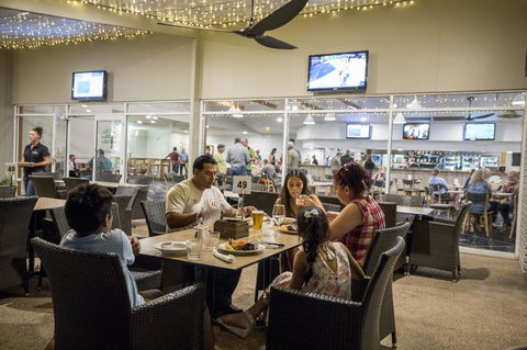 Emerald Maraboon Motor Inn - E Caravan Parks 18