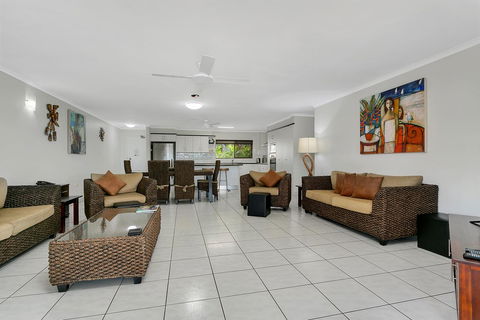 Roydon Beachfront Apartments - E Caravan Parks 1