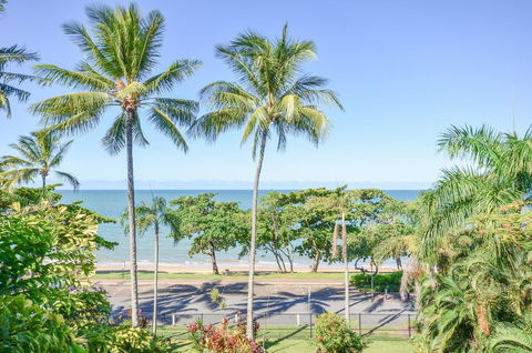 Roydon Beachfront Apartments - E Caravan Parks 9