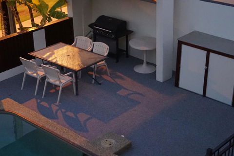 Airlie Seaview Apartments - E Caravan Parks 20