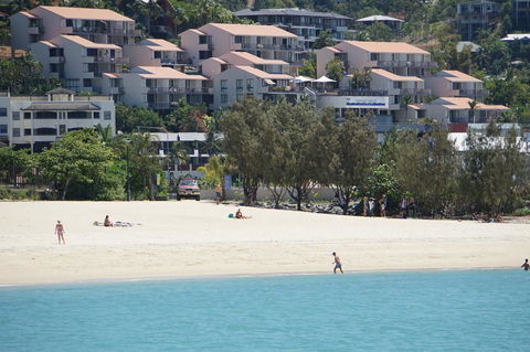 Airlie Seaview Apartments - E Caravan Parks 6