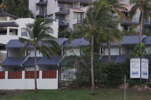 Airlie Seaview Apartments - E Caravan Parks 2