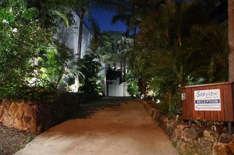 Airlie Seaview Apartments - E Caravan Parks 7