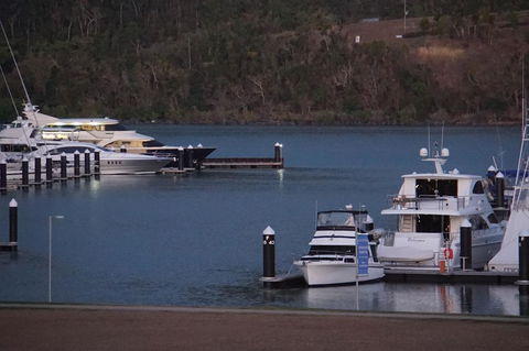 Airlie Seaview Apartments - E Caravan Parks 11