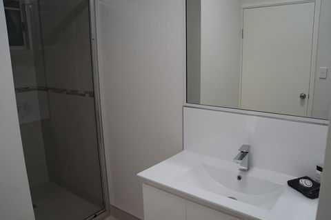Airlie Seaview Apartments - E Caravan Parks 15