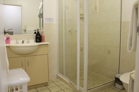 Airlie Apartments - E Caravan Parks 1