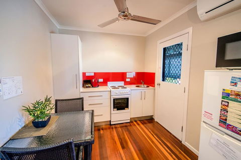 Airlie Apartments - E Caravan Parks 18