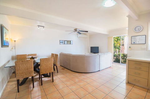 Airlie Apartments - E Caravan Parks 11