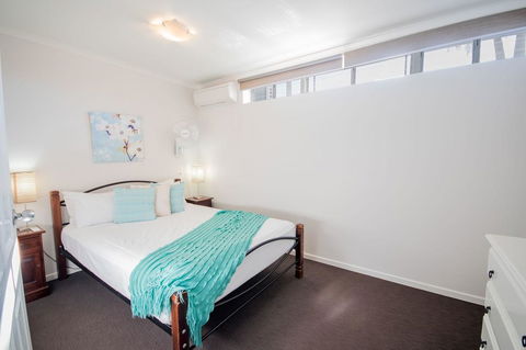 Airlie Apartments - E Caravan Parks 15