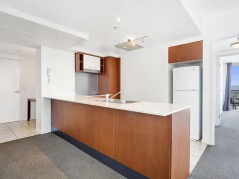 Beach Stay - Ocean & Riverview Resort Chevron Renaissance Central Surfers Paradise - E Caravan Parks 11