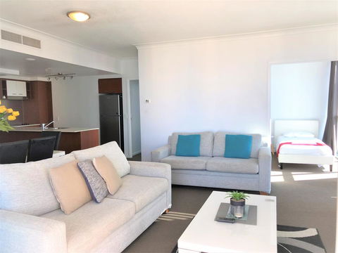 Beach Stay - Ocean & Riverview Resort Chevron Renaissance Central Surfers Paradise - E Caravan Parks 19