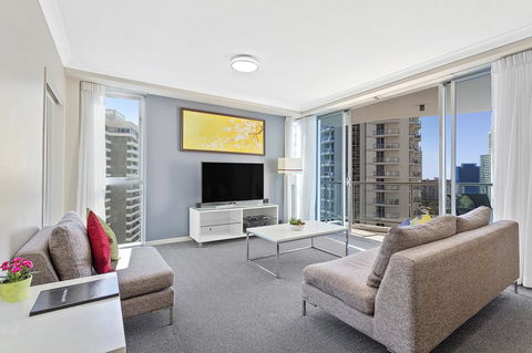 Beach Stay - Ocean & Riverview Resort Chevron Renaissance Central Surfers Paradise - E Caravan Parks 7