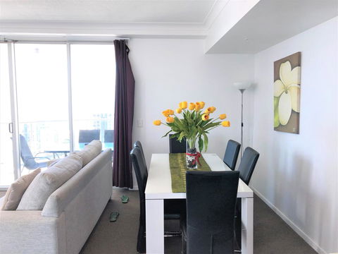 Beach Stay - Ocean & Riverview Resort Chevron Renaissance Central Surfers Paradise - E Caravan Parks 4