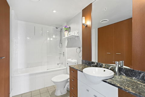 Beach Stay - Ocean & Riverview Resort Chevron Renaissance Central Surfers Paradise - E Caravan Parks 6