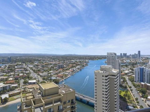 Beach Stay - Ocean & Riverview Resort Chevron Renaissance Central Surfers Paradise - E Caravan Parks 15