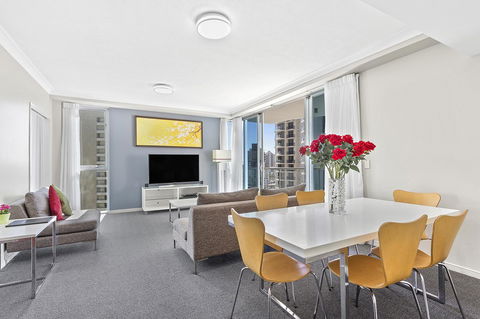 Beach Stay - Ocean & Riverview Resort Chevron Renaissance Central Surfers Paradise - E Caravan Parks 10