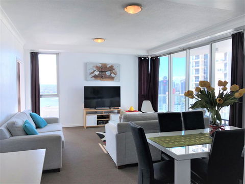 Beach Stay - Ocean & Riverview Resort Chevron Renaissance Central Surfers Paradise - E Caravan Parks 17