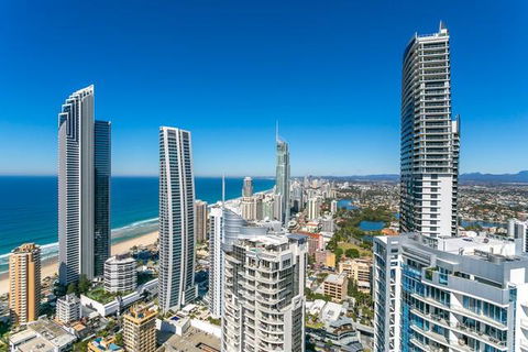 Beach Stay - Ocean & Riverview Resort Chevron Renaissance Central Surfers Paradise - E Caravan Parks 23