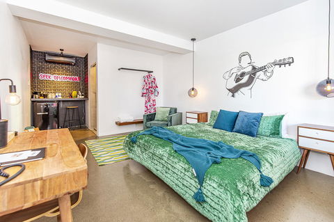 The Pink Hotel Coolangatta - E Caravan Parks 27