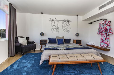 The Pink Hotel Coolangatta - E Caravan Parks 10