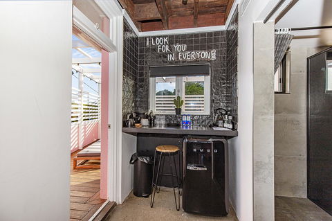 The Pink Hotel Coolangatta - E Caravan Parks 32