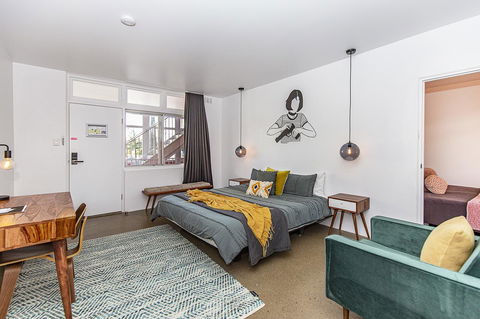 The Pink Hotel Coolangatta - E Caravan Parks 12