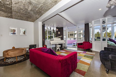 The Pink Hotel Coolangatta - E Caravan Parks 7