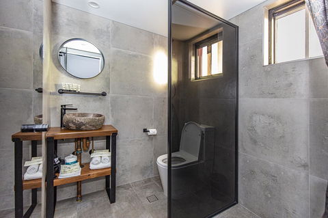 The Pink Hotel Coolangatta - E Caravan Parks 14