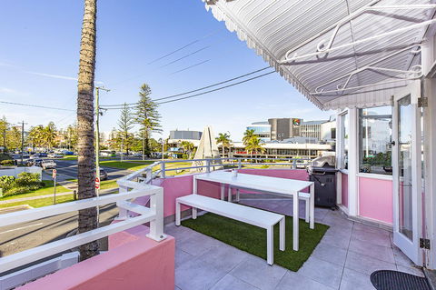 The Pink Hotel Coolangatta - E Caravan Parks 6