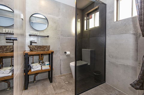 The Pink Hotel Coolangatta - E Caravan Parks 22