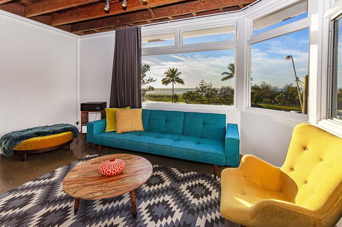 The Pink Hotel Coolangatta - E Caravan Parks 16