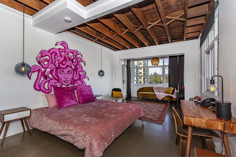 The Pink Hotel Coolangatta - E Caravan Parks 33