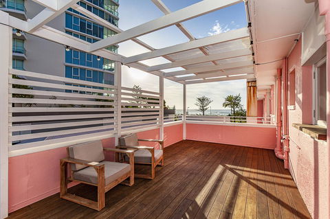 The Pink Hotel Coolangatta - E Caravan Parks 30