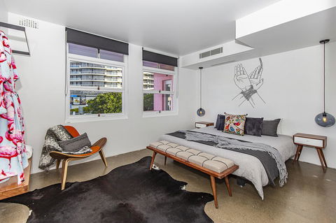 The Pink Hotel Coolangatta - E Caravan Parks 11