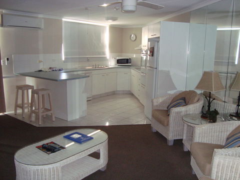 Grosvenor Beachfront Apartments Surfers Paradise - E Caravan Parks 14