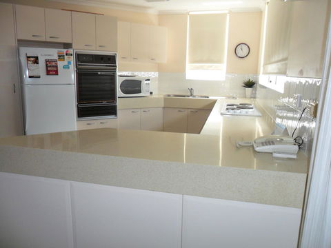 Grosvenor Beachfront Apartments Surfers Paradise - E Caravan Parks 15