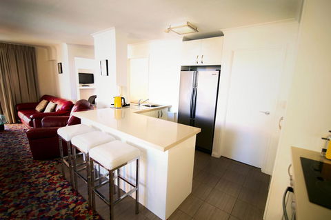 Grosvenor Beachfront Apartments Surfers Paradise - E Caravan Parks 4