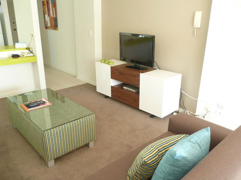 Grosvenor Beachfront Apartments Surfers Paradise - E Caravan Parks 24