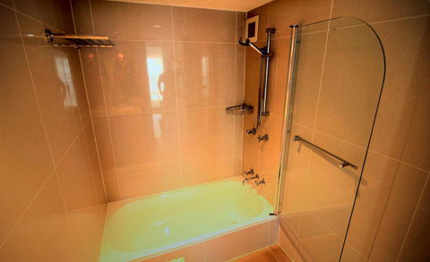 Grosvenor Beachfront Apartments Surfers Paradise - E Caravan Parks 34