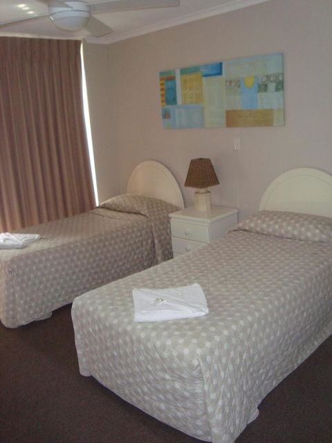 Grosvenor Beachfront Apartments Surfers Paradise - E Caravan Parks 18