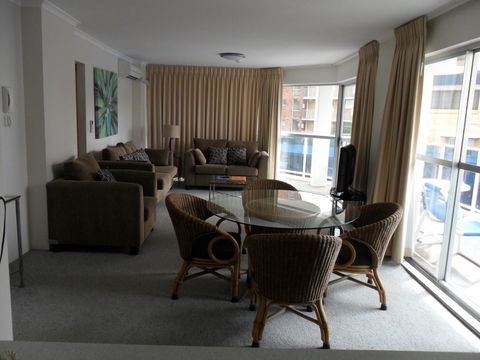 Grosvenor Beachfront Apartments Surfers Paradise - E Caravan Parks 23