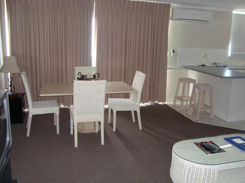 Grosvenor Beachfront Apartments Surfers Paradise - E Caravan Parks 26