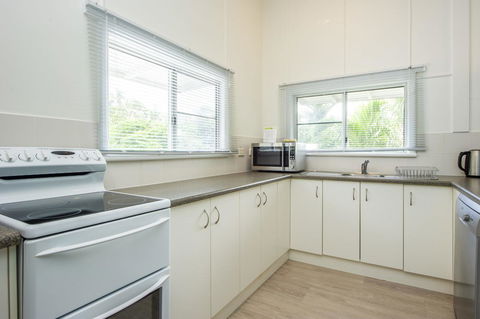 Kooyong Apartment 8 - E Caravan Parks 6