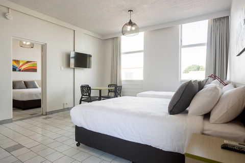 Nightcap At Emerald Star Hotel - E Caravan Parks 25